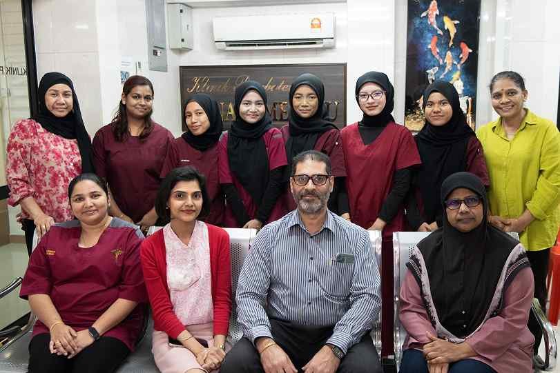Klinik Perubatan Tanah Melayu medical team